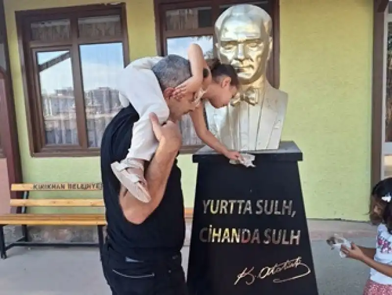 Geleceğin Teminatı Çocuklardan Örnek Davranış