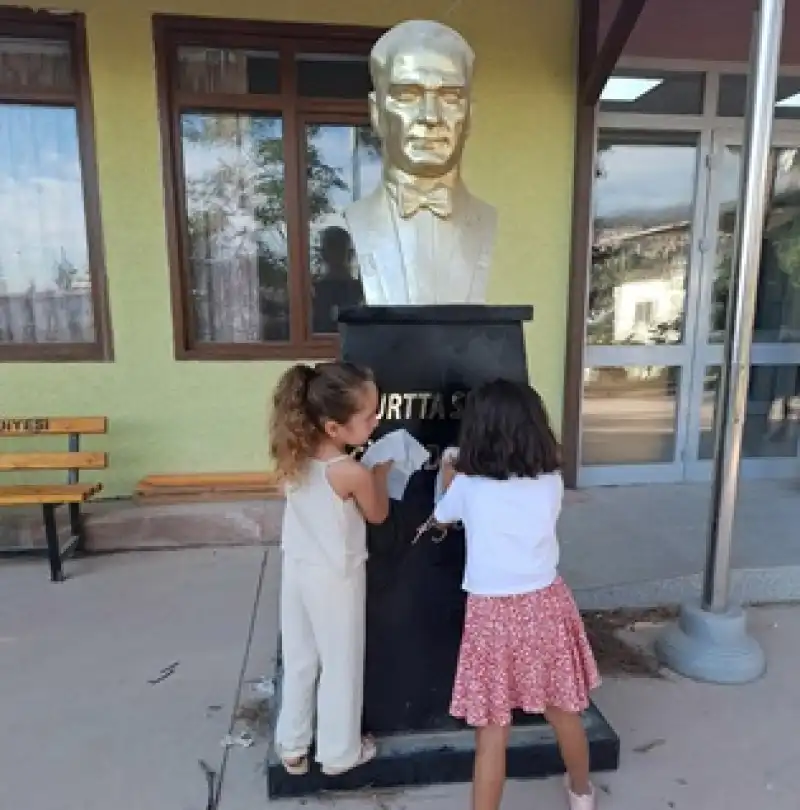 Geleceğin Teminatı Çocuklardan Örnek Davranış