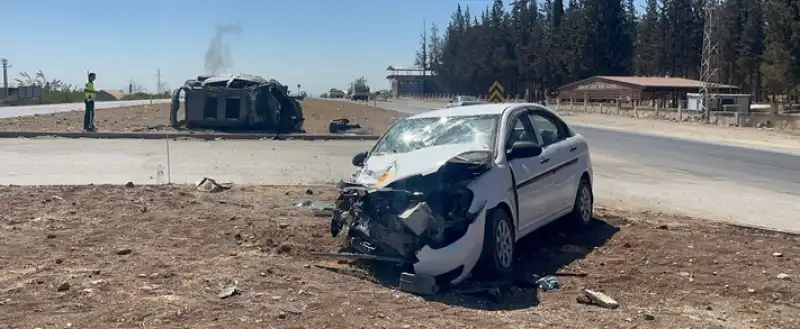Hatay Kırıkhan'da Iki Otomobilin çarpıştığı Kazada 4 Kişi Yaralandı