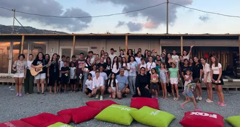 Hatay’da Çocukların Öncülüğünde Renkli Sörf Festivali