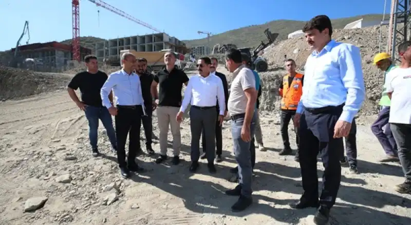 Hatay Antakya'da Afet Konutları Ve Ticaret Merkezlerinin Yapımı Sürüyor