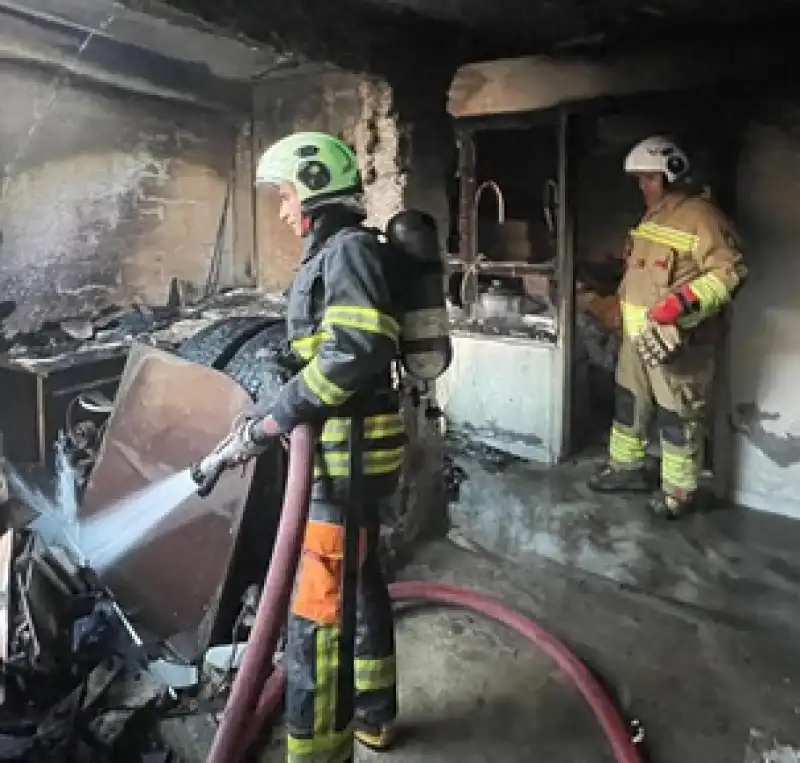 Hatay'da 2 Katlı Evde çıkan Yangın Söndürüldü