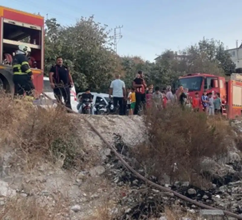 Hatay'da 2 Katlı Evde çıkan Yangın Söndürüldü