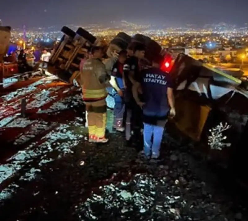 Hatay'da Devrilen Hafriyat Kamyonunun Sürücüsü öldü