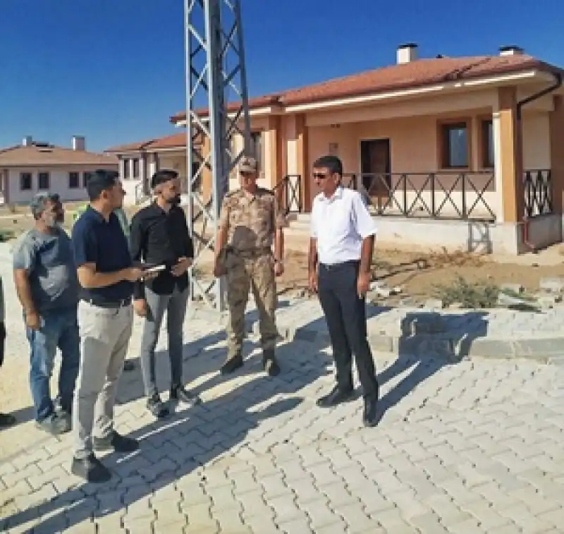 Kaymakamdan Köy Afet Konutlarında Inceleme