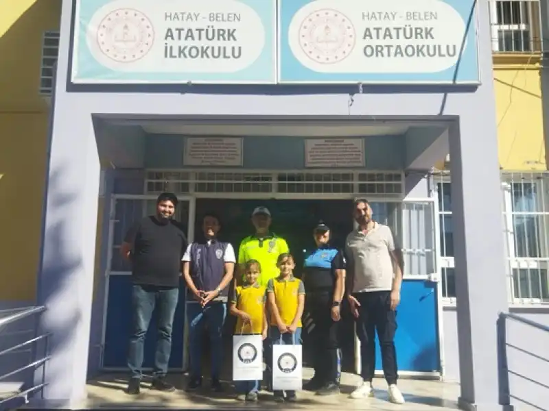Hatay'da Iki Kız Kardeş Buldukları Parayı Polise Teslim Etti