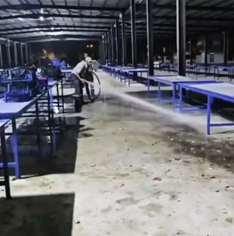 Antakya’da Pazar Yerleri Deterjanla Yıkandı