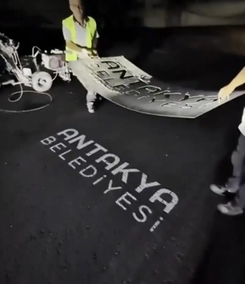 Fen Işleri Müdürlüğü Ekipleri Hafta Sonu Sahadaydı