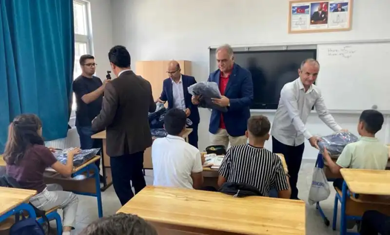 Hatay'da TKDK'den öğrencilere Kırtasiye Yardımı