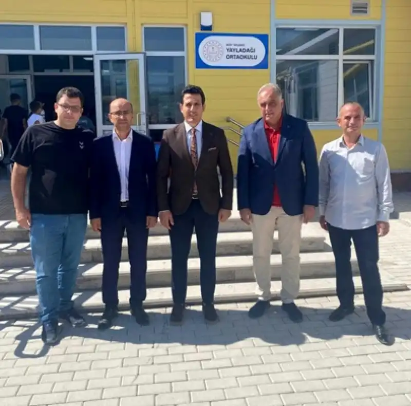 Hatay'da TKDK'den öğrencilere Kırtasiye Yardımı