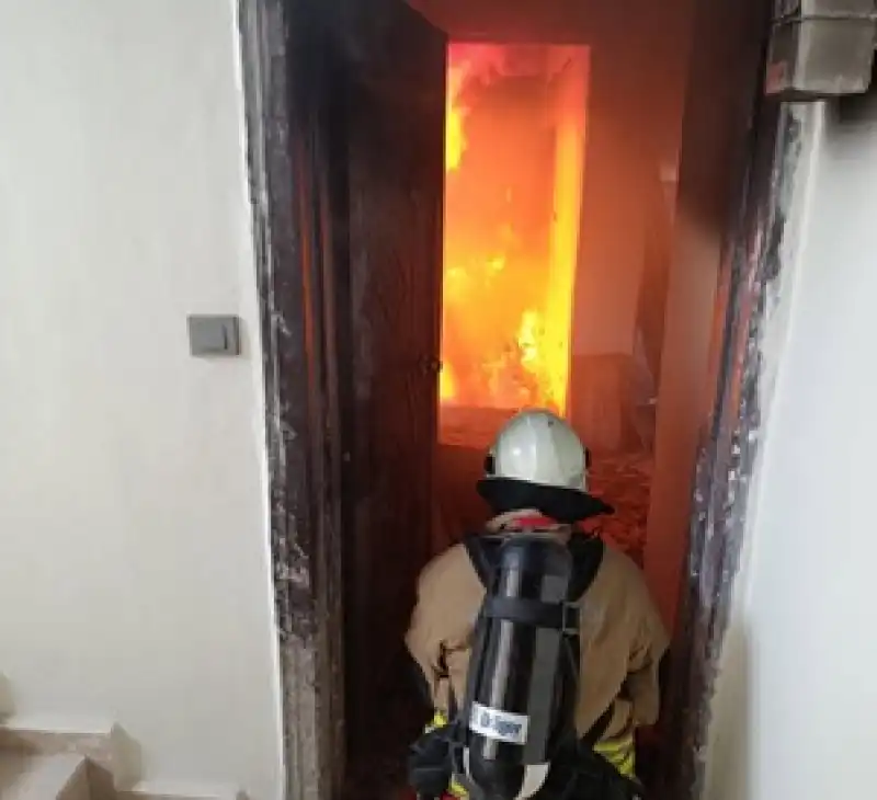 Hatay Defne'de Aparmanda çıkan Yangında Dumandan Etkilenen 1 Kişi Hastaneye Kaldırıldı