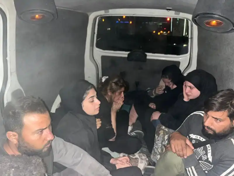 ‘Dur’ İhtarına Uymayan Kaçak Göçmenleri Taşıyan Araç Kaza Yaptı!