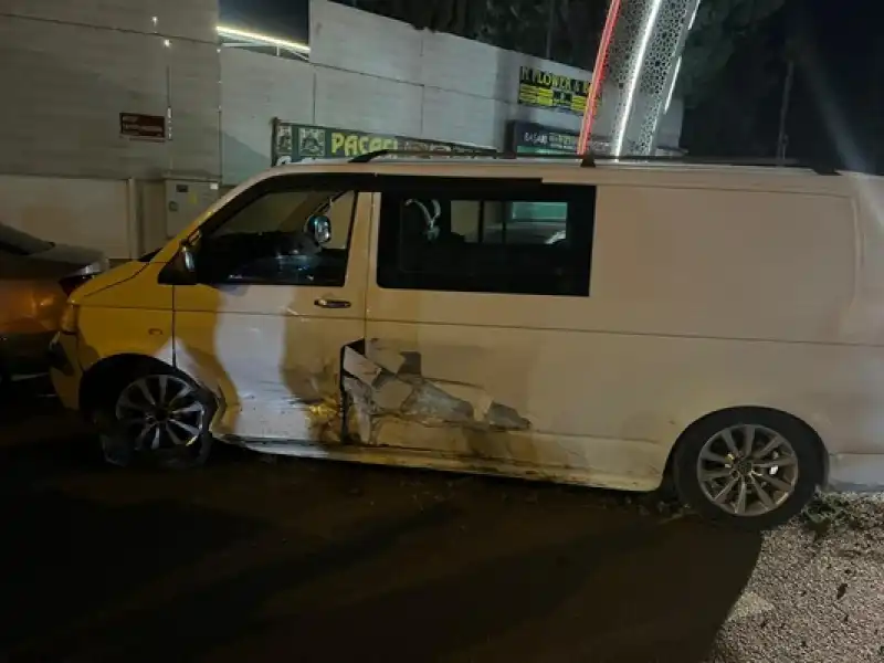 ‘Dur’ İhtarına Uymayan Kaçak Göçmenleri Taşıyan Araç Kaza Yaptı!