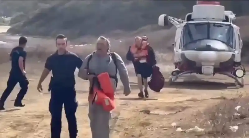 İçişleri Bakanı Yerlikaya'dan Dörtyollu Kadın Pilota Tebrik Mesajı