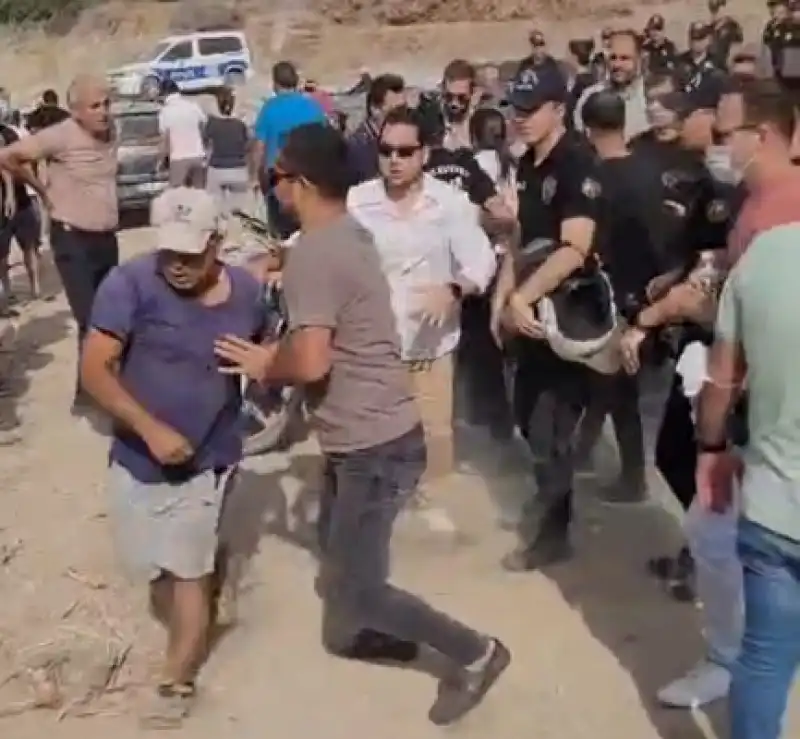 Samandağ'da Vatandaşlarla Polis Karşı Karşıya Geldi!