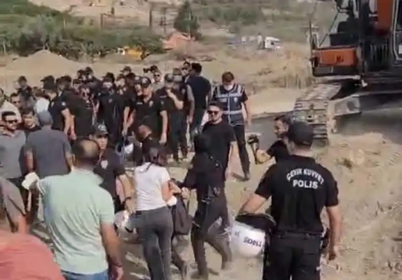 Samandağ'da Vatandaşlarla Polis Karşı Karşıya Geldi!