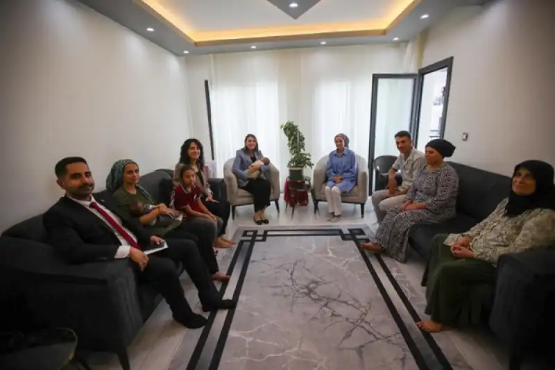 Vali Masatlı’nın Eşi Esra Masatlı’dan Genç Çifte Anlamlı Ziyaret