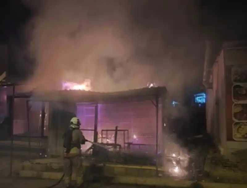 Antakya Ilçesinde Lokantada çıkan Yangın Söndürüldü