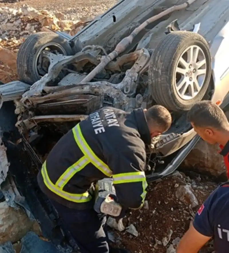 Yayladağı'nda Devrilen Otomobilin Sürücüsü Yaralandı