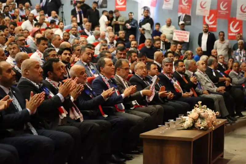 Yeniden Refah Partisi Genel Başkanı Erbakan, Partisinin Hatay Il Kongresinde Konuştu: