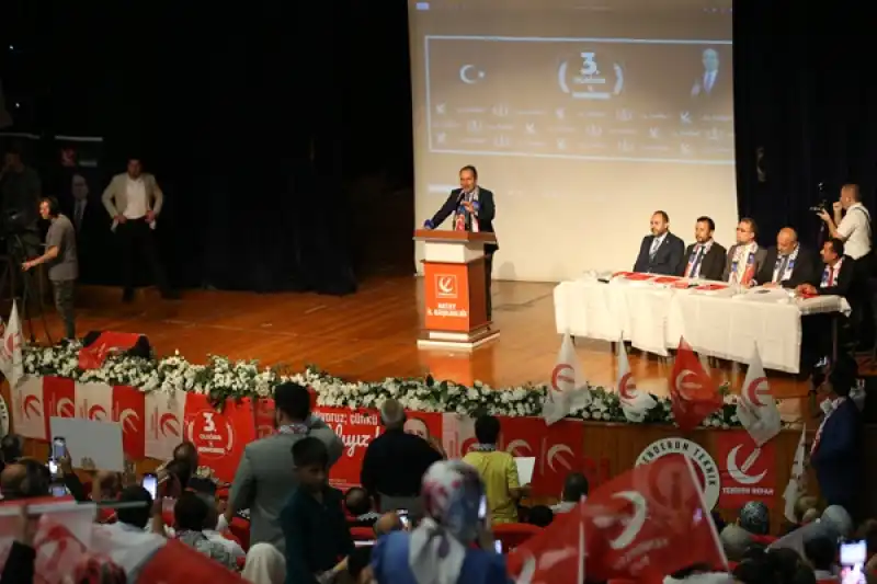 Yeniden Refah Partisi Genel Başkanı Erbakan, Partisinin Hatay Il Kongresinde Konuştu: