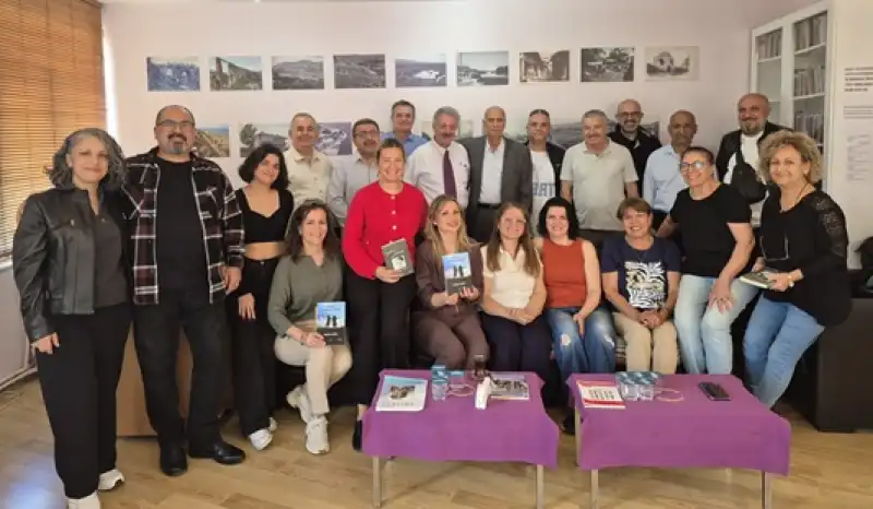 Hatay Dayanışma Derneğinde şiire Türkülere Kendimize Yolculuk 