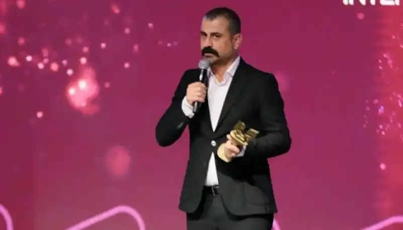 Ali Gezgin’e Başarı Ve Emek Ödülü