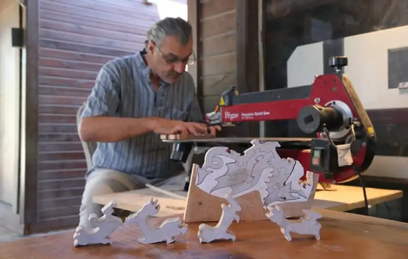 Deprem Günü Açacağı Atölyesi Yıkılan Ahşap Ustası Kültür Ve Sanat Çarşısı'nda Moral Buldu