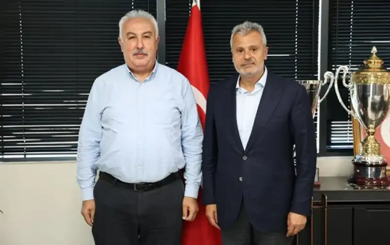 Yeşilay Hatay Şube Başkanı Kuyubaşıoğlu'ndan Büyükşehir Belediye Başkanı Öntürk'e Ziyaret