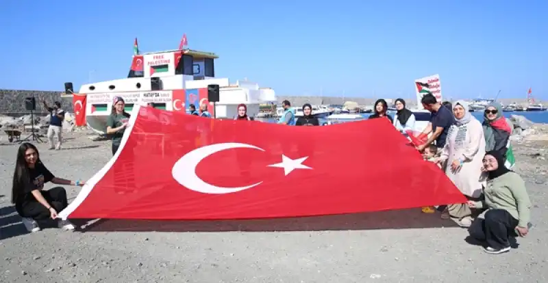 Hatay'da Küresel Sumud Filosu'nu 