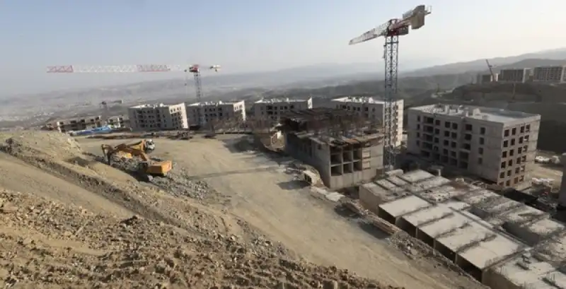 Hatay'da Afet Konutları Ve Ticaret Merkezlerinin Yapımı Sürüyor