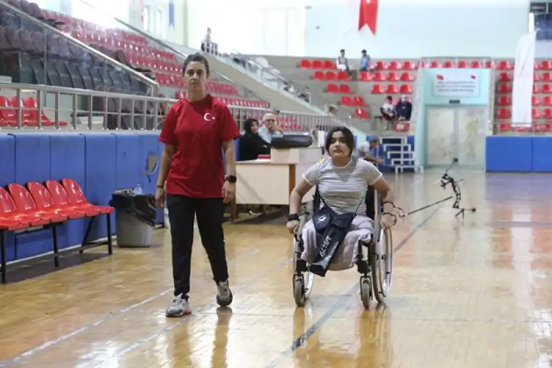 Depremde Bacaklarını Kaybeden Para Okçu Feyza Nur'un Hedefi Türkiye şampiyonluğu