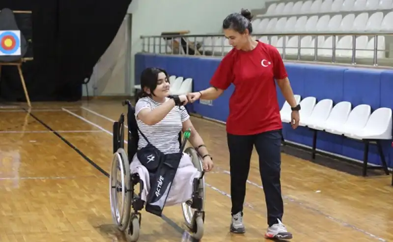 Depremde Bacaklarını Kaybeden Para Okçu Feyza Nur'un Hedefi Türkiye şampiyonluğu