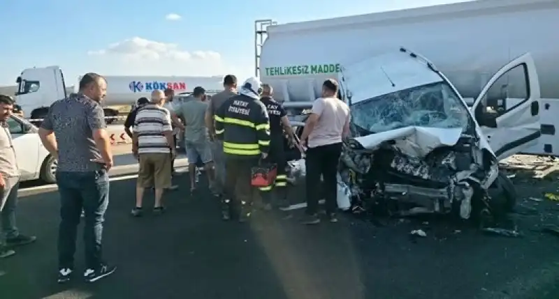 İskenderun-Adana Otoyolunda Kaza: 3 Yaralı