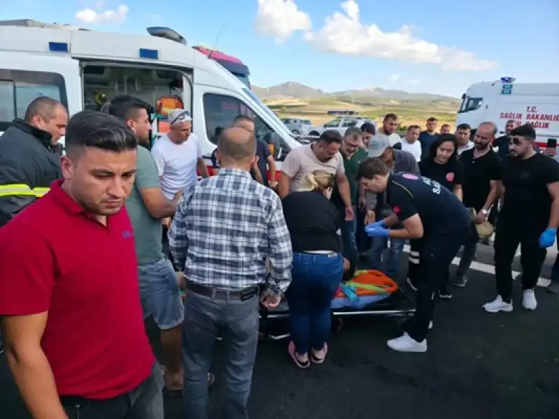 İskenderun-Adana Otoyolunda Kaza: 3 Yaralı