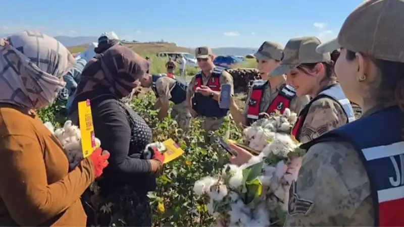 Hatay Jandarması’ndan Pamuk Tarlasında KADES Tanıtımı