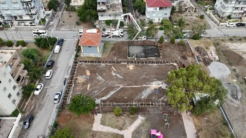 HBB, İskenderun’da “modern Halı Saha Projesini” Sürdürüyor