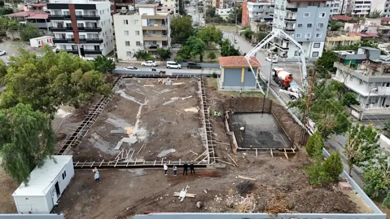 HBB, İskenderun’da “modern Halı Saha Projesini” Sürdürüyor