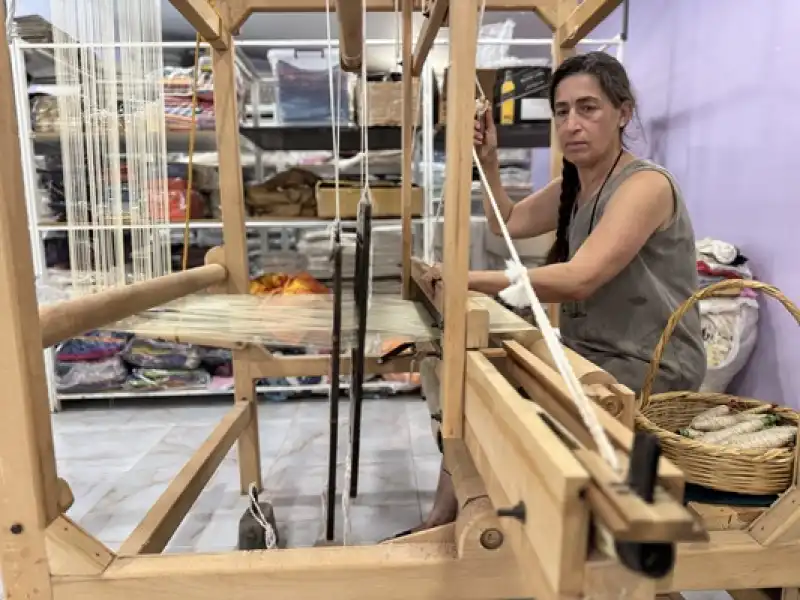 Depremden Kurtardığı Böcek Yumurtalarıyla