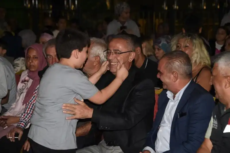 Başkan Yapar, Pop Müzik Konserinde Vatandaşlarla Bir Araya Geldi