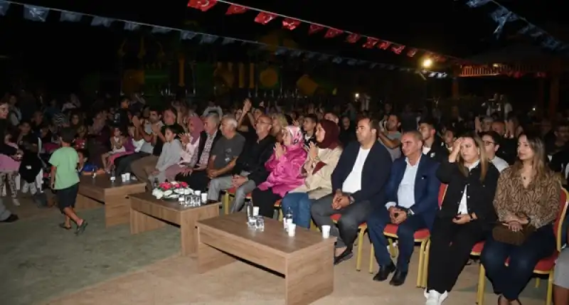 Başkan Yapar, Pop Müzik Konserinde Vatandaşlarla Bir Araya Geldi