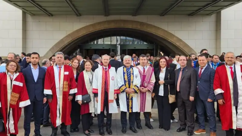 Rektör Prof. Dr. Veysel Eren, Düzenlenen 2025-2026 Akademik Yılı Açılış Törenine Katıldı