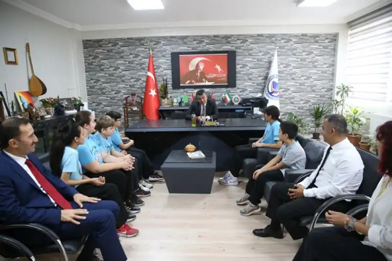 Dörtyol Kaymakamı Mehmet Keklik TEKNOFEST'e Katılan öğrencilerle Buluştu 