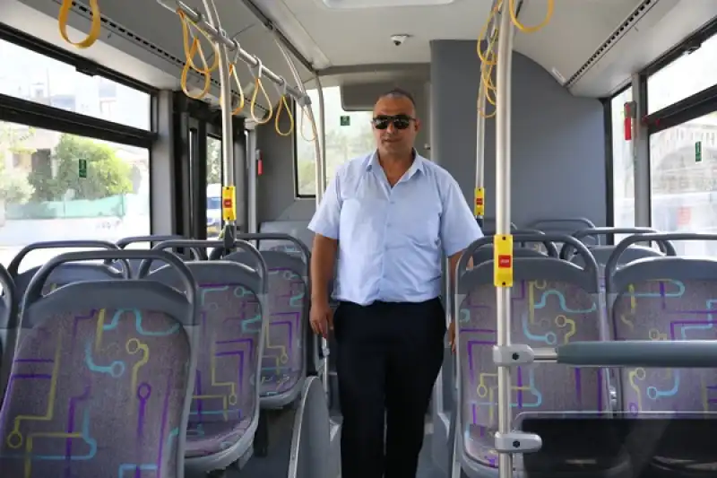 Hatay'da Otobüs şoförü Aracında Unutulan Poşetteki 103 Bin Lirayı Sahibine Teslim Etti