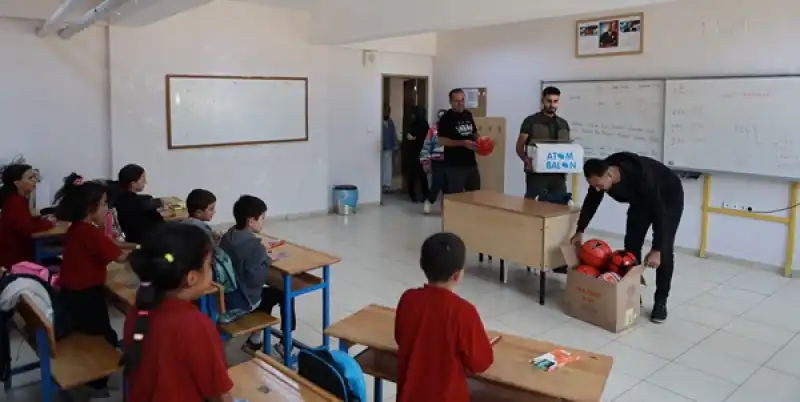 Hatay'da Ilkokul öğrencilerine Destek