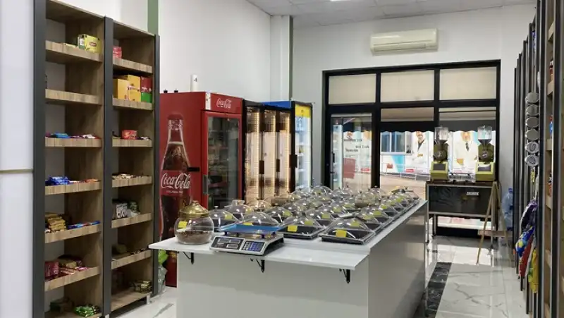 Dolabındaki ürünlerin çalınması Hatay'da Marketin Dondurma Güvenlik Kamerasında 