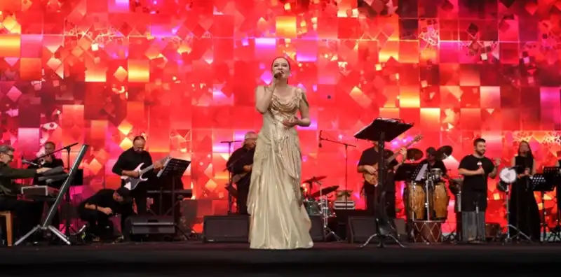 Yağmura Rağmen Binlerce İnsan Candan Erçetin Ile Coştu