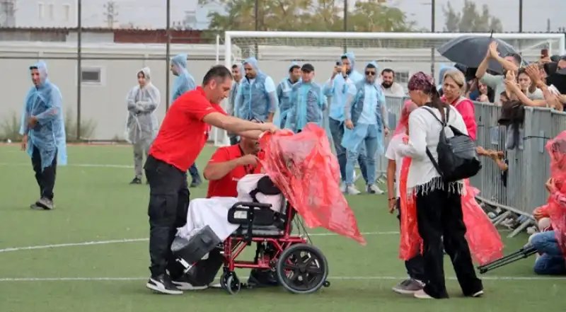 Yağmura Rağmen Binlerce İnsan Candan Erçetin Ile Coştu