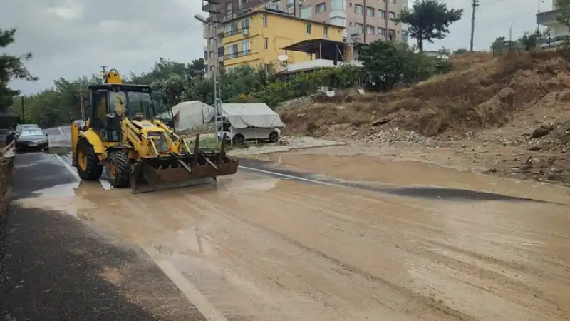 Belen Ilçesinde Sağanak Etkili Oldu 