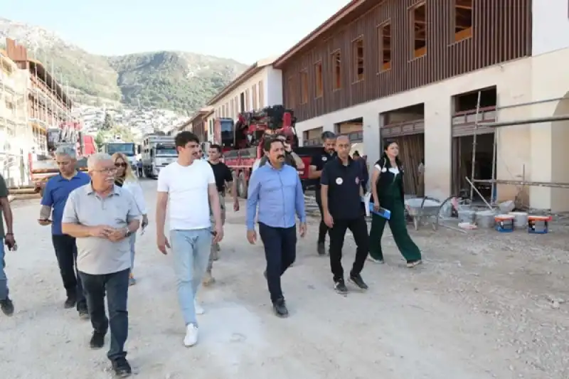 Hatay Valisi Mustafa Masatlı Yapımı Süren Ayakkabıcılar Çarşısı'nı Inceledi